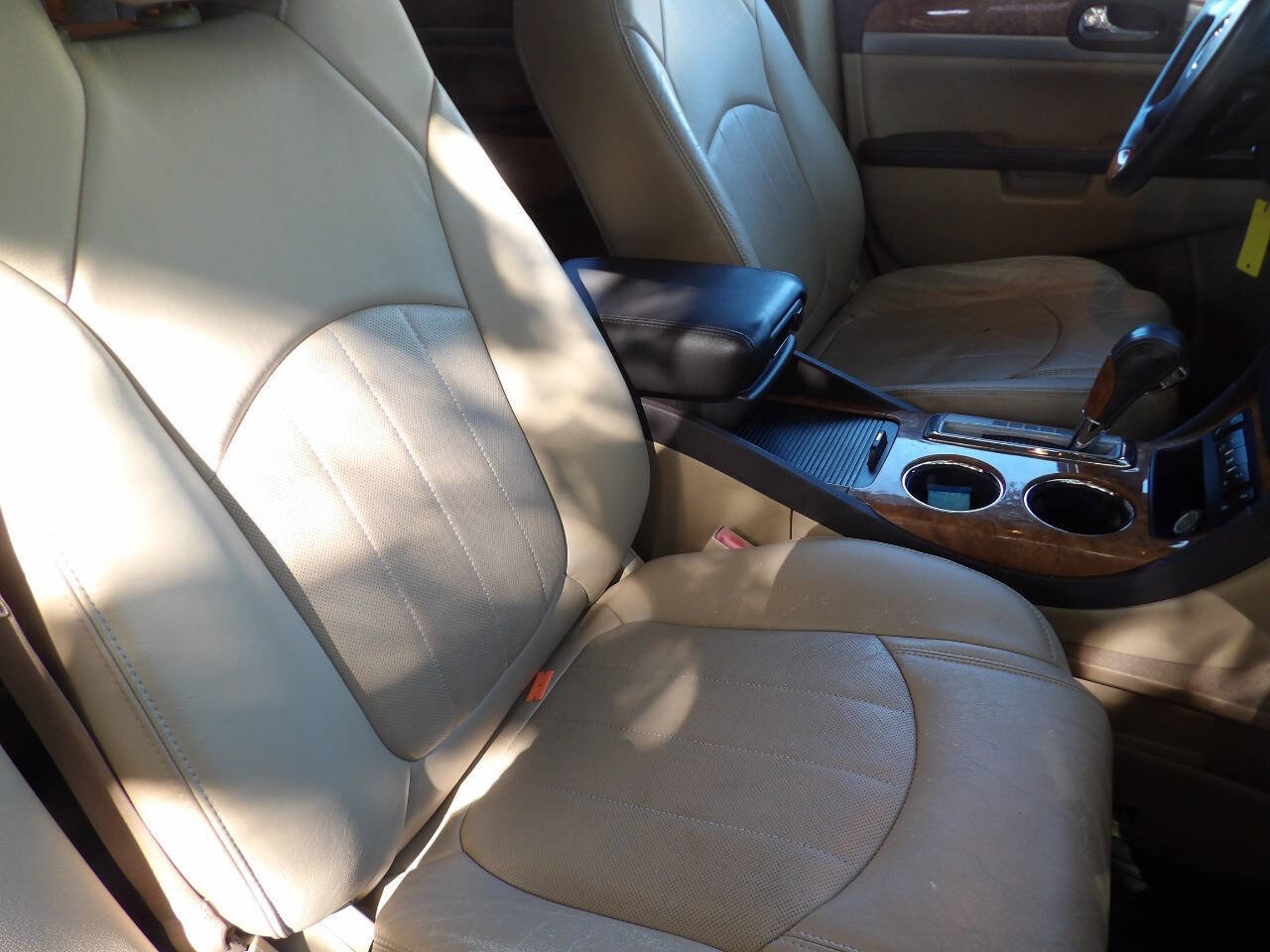 Used 2011 Buick Enclave CXL image 31