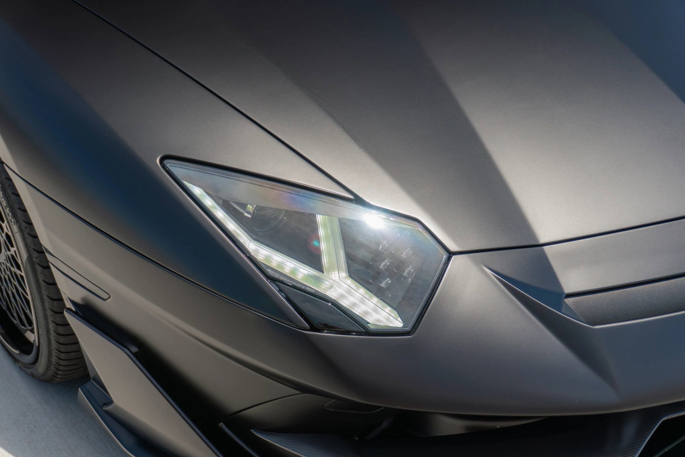 Used 2019 Lamborghini Aventador SVJ AWD/4WD image 32
