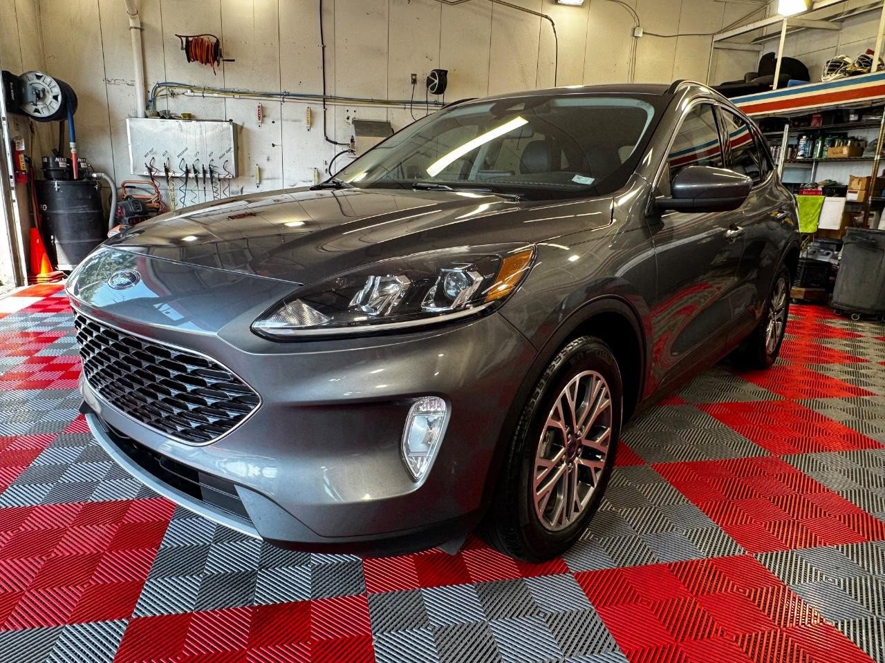 Used 2021 Ford Escape SEL image 3
