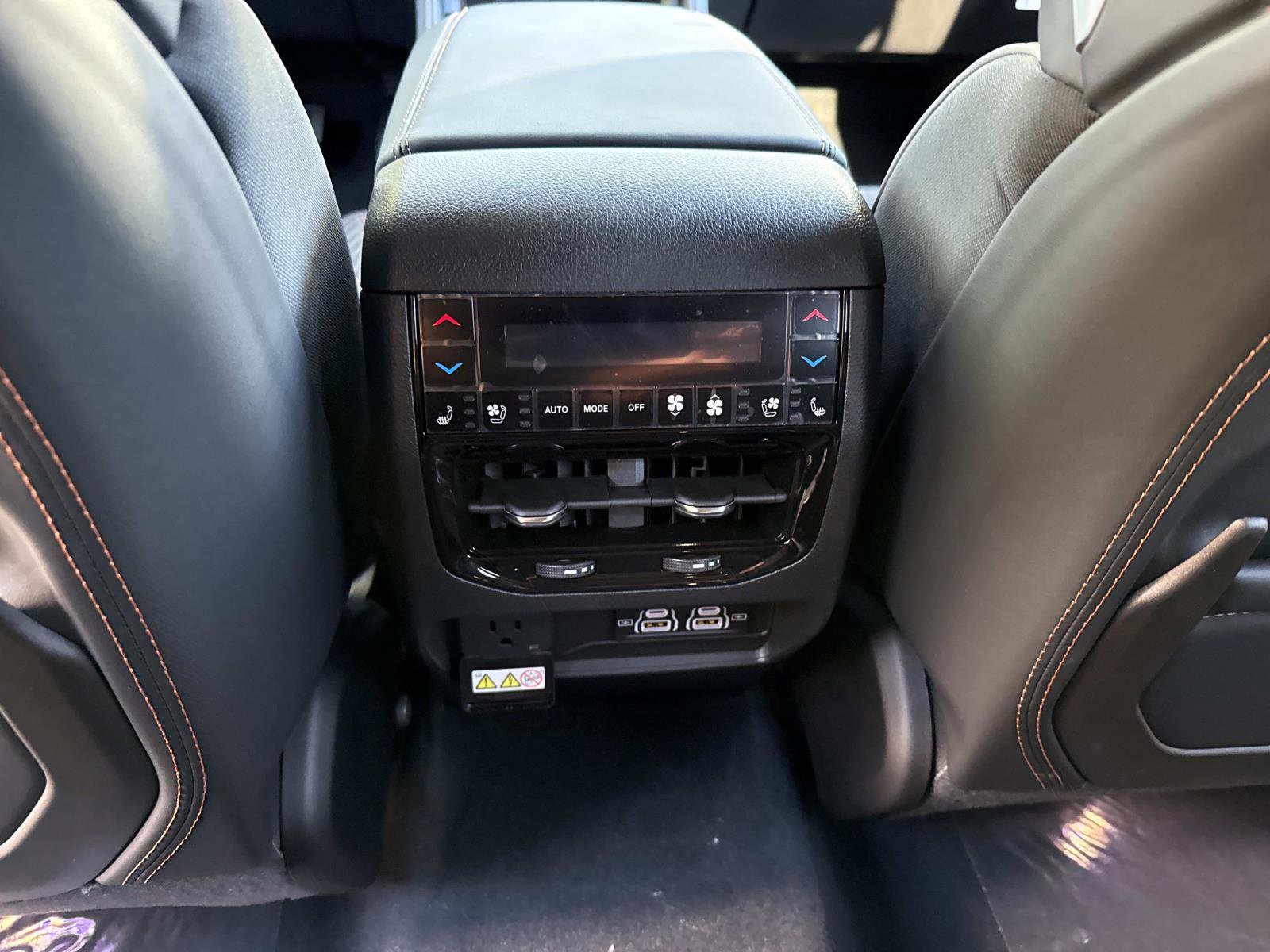 New 2025 Jeep Grand Cherokee Summit image 17