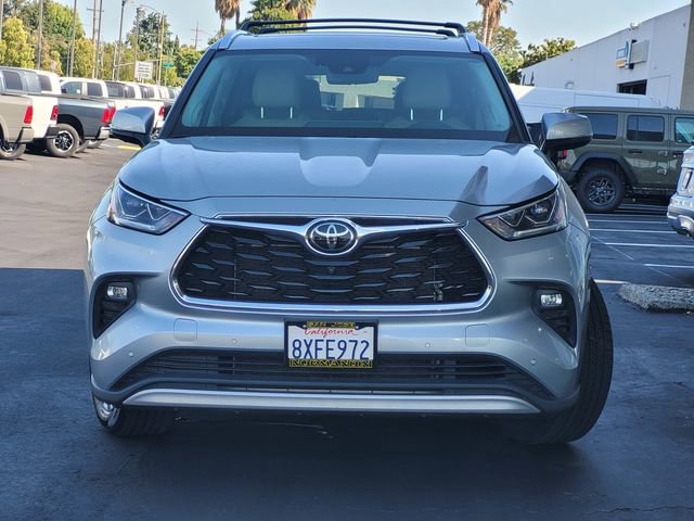 Used 2021 Toyota Highlander Platinum AWD/4WD image 2