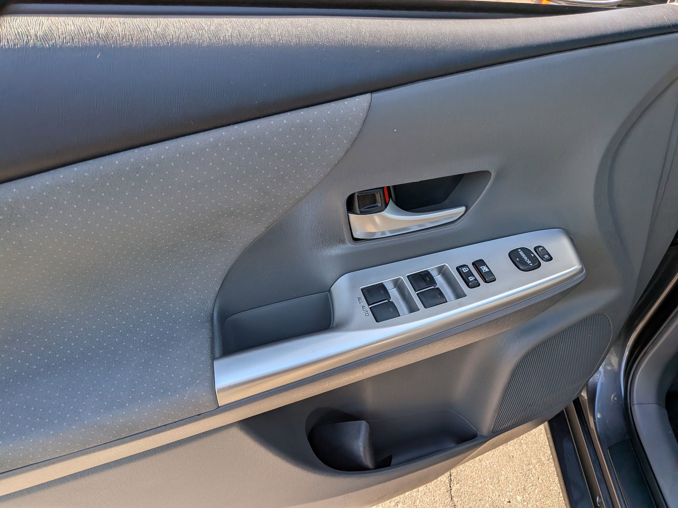 Used 2014 Toyota Prius V Three image 8