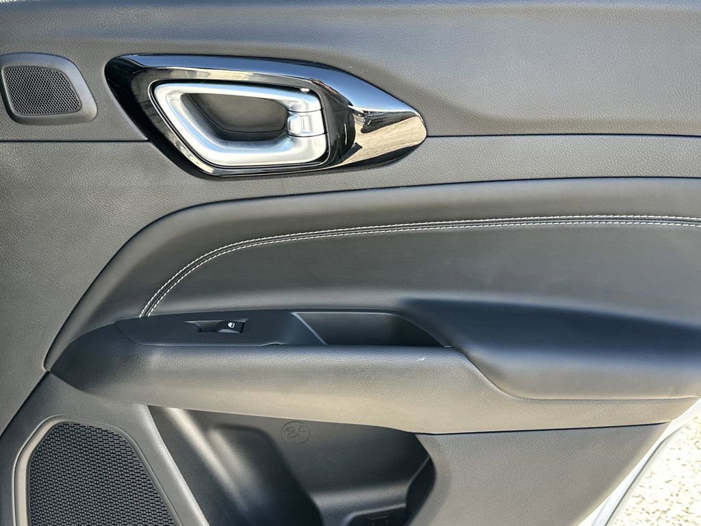 Used 2023 Jeep Compass High Altitude w/ Driver Assist Group I image 17