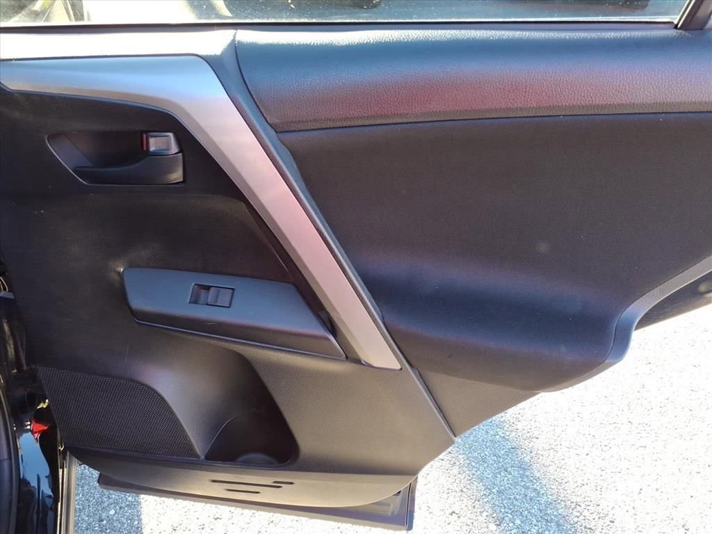 Used 2016 Toyota RAV4 LE image 19