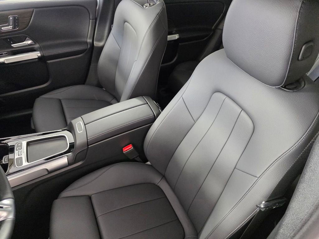 New 2026 Mercedes-Benz GLB 250 image 8