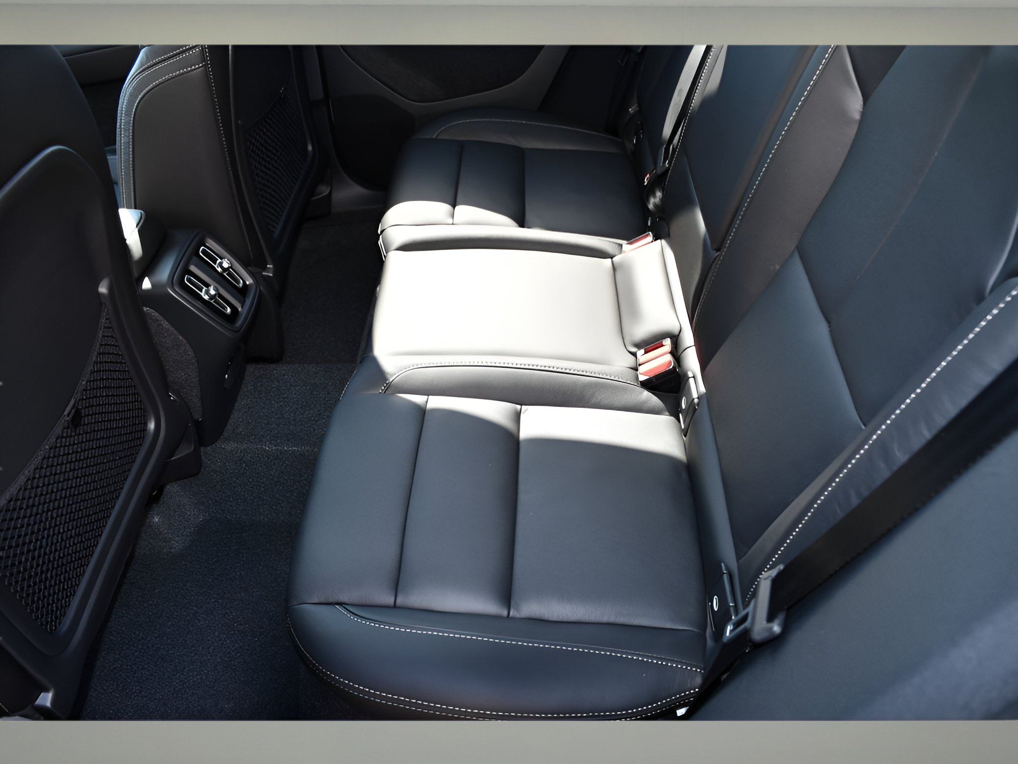 Used 2026 Volvo XC40 B5 Core w/ Protection Package Premier AWD/4WD image 15