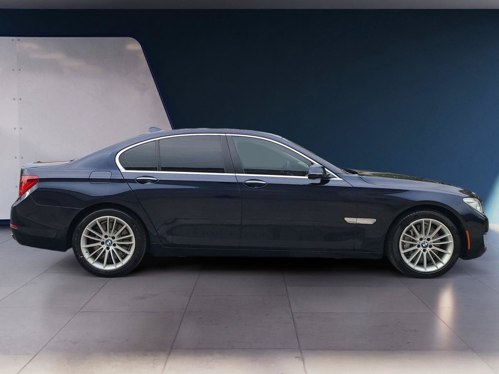 Used 2015 BMW 750i RWD image 6