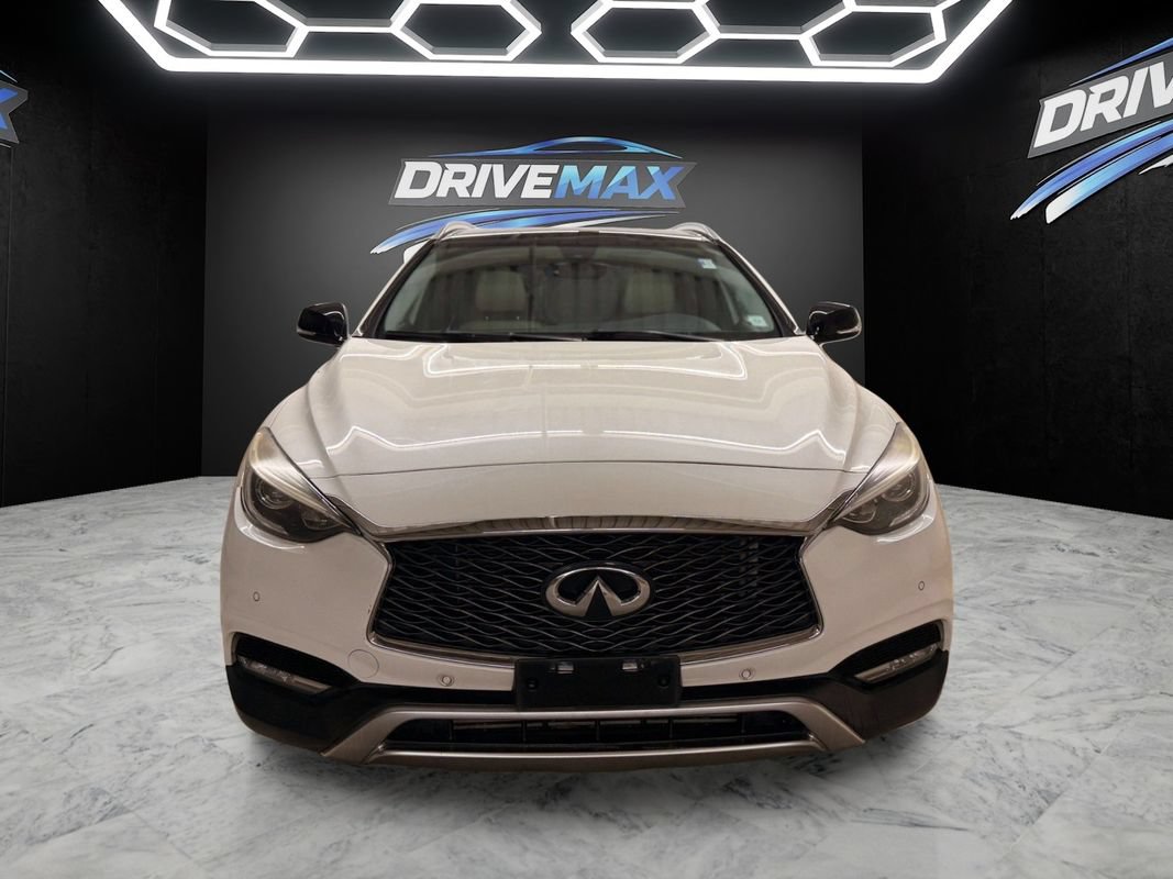 Used 2018 INFINITI QX30 Premium w/ Navigation Package AWD/4WD image 2