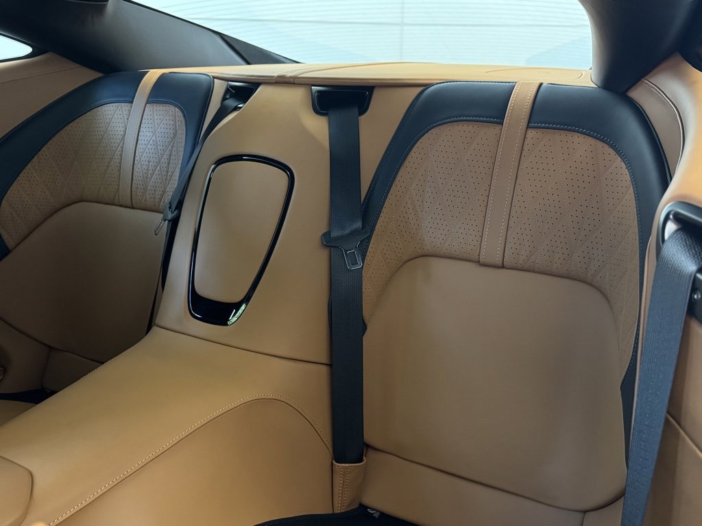 Used 2025 Aston Martin DB12 Coupe image 30