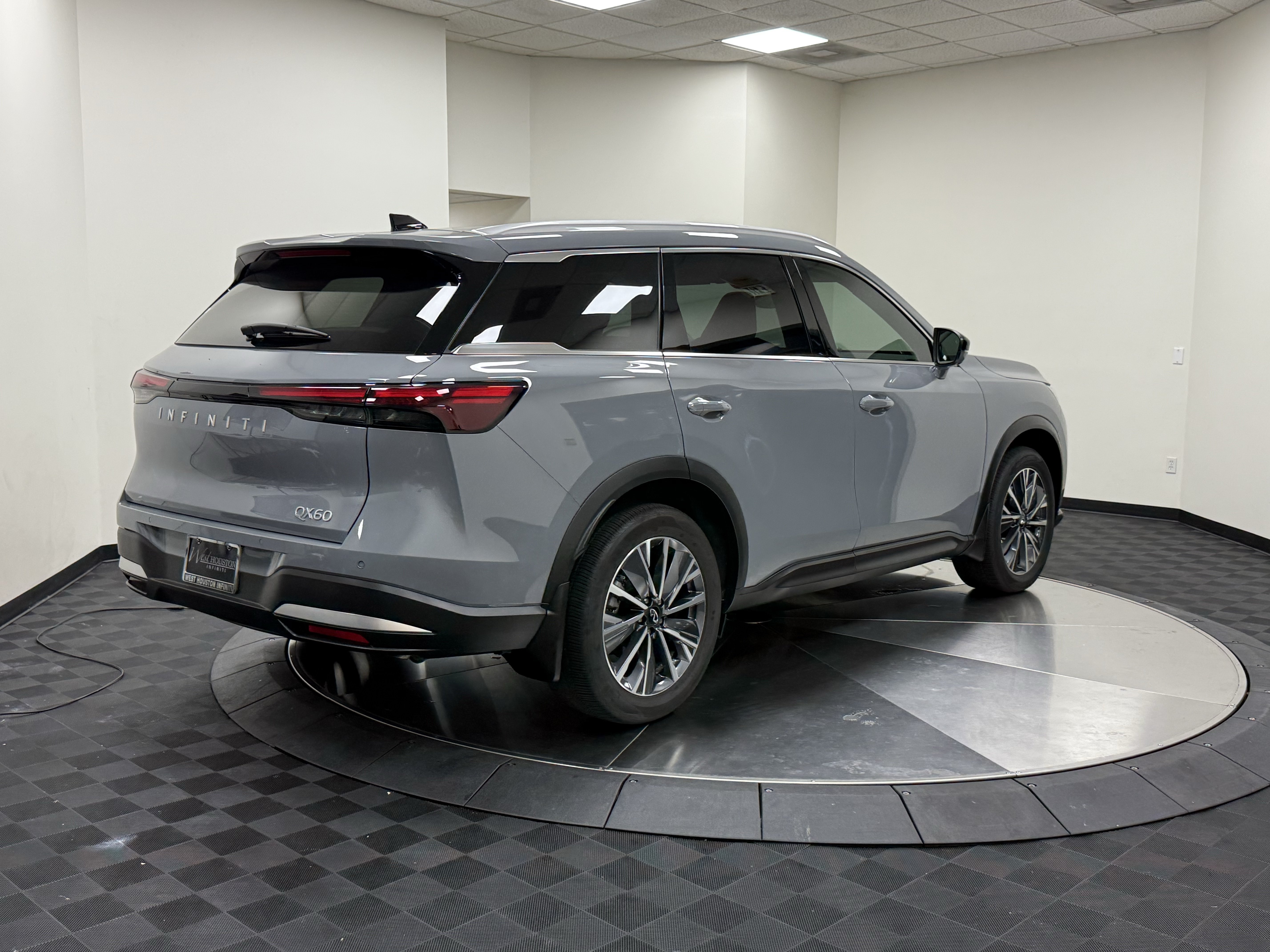 Certified 2027 INFINITI QX60 Luxe w/ Cargo Package FWD image 7