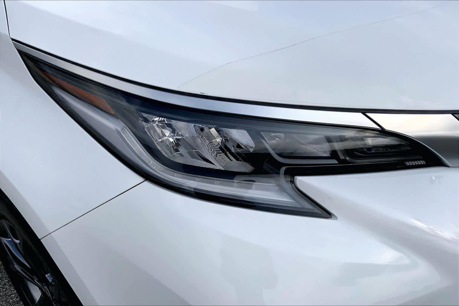 Used 2023 Toyota Sienna XSE w/ XSE Plus Package FWD image 27