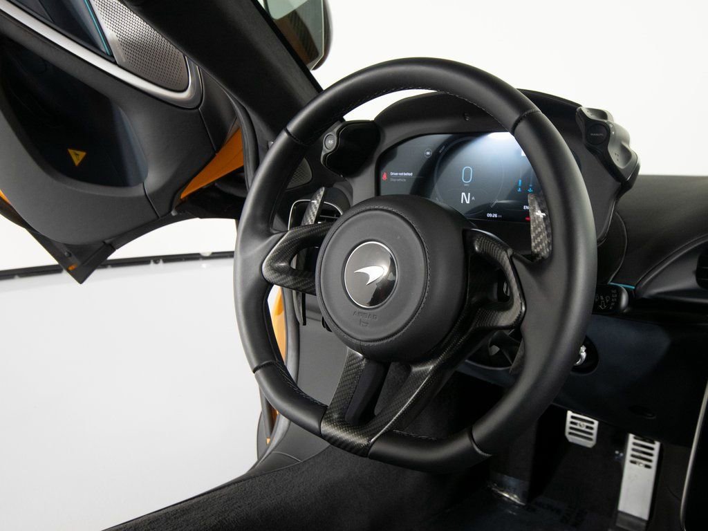 Used 2023 McLaren Artura image 25