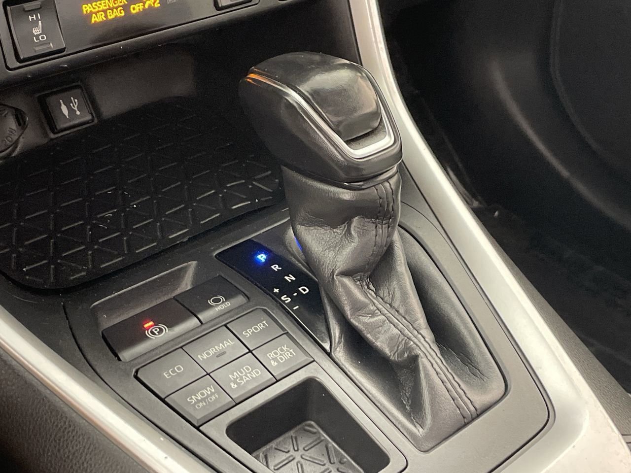 Used 2019 Toyota RAV4 XLE Premium w/ Cold Weather Package AWD/4WD image 16