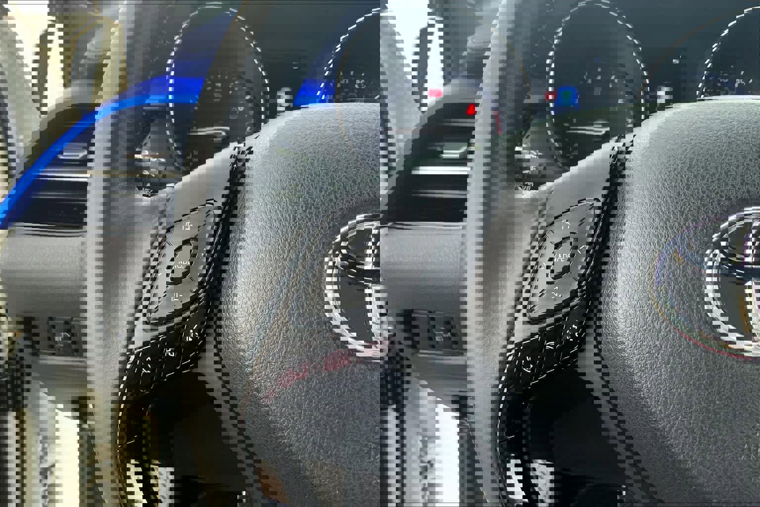 Used 2021 Toyota C-HR XLE image 23