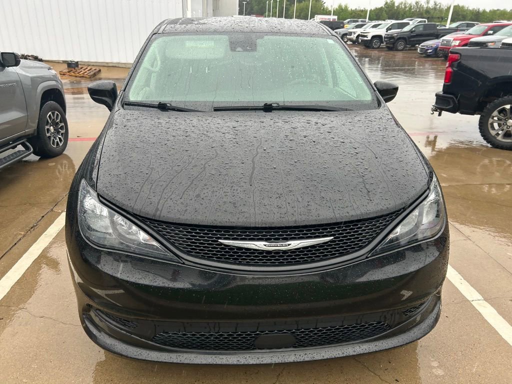 Used 2023 Chrysler Voyager LX FWD image 8