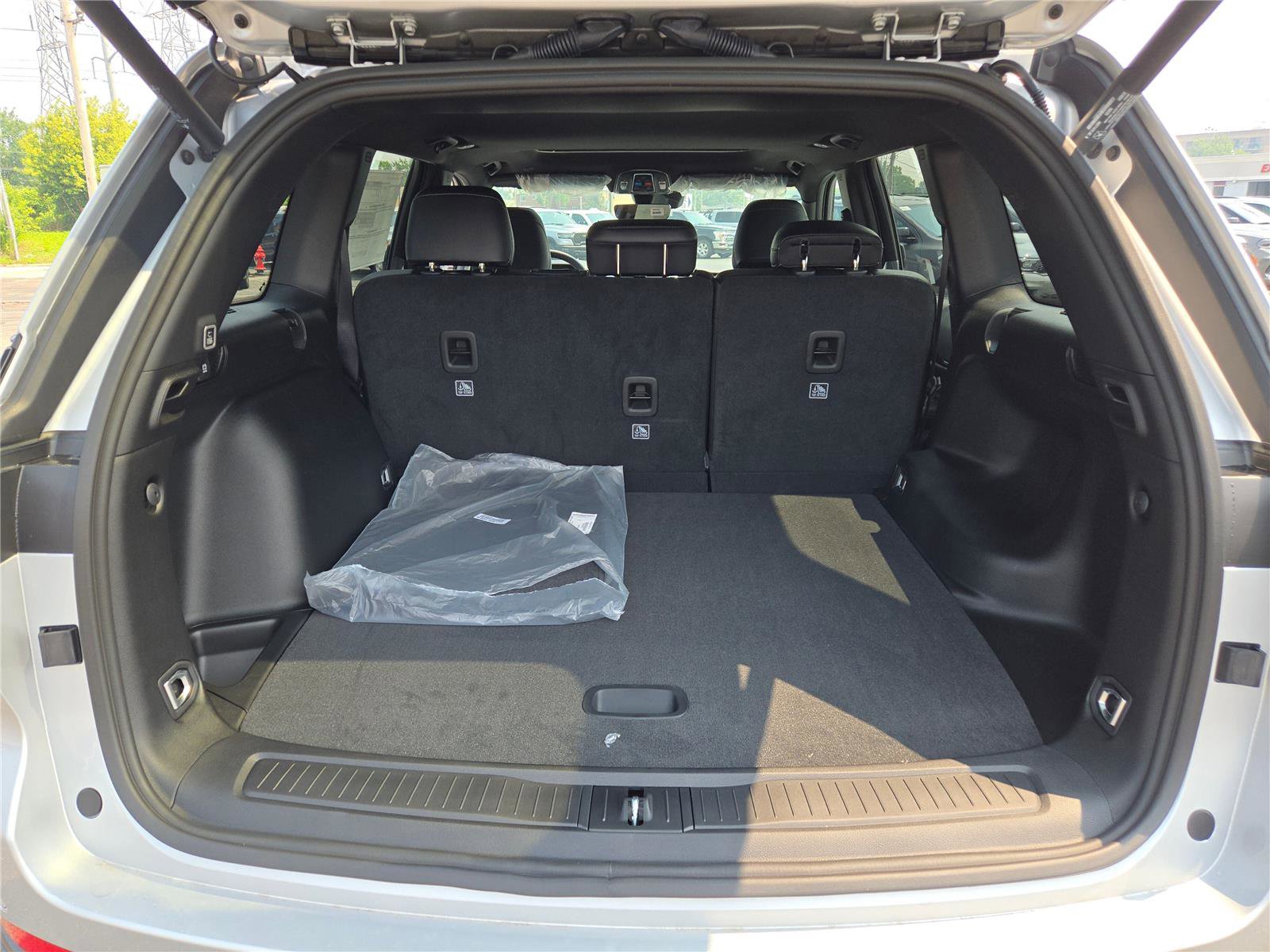 New 2025 Jeep Grand Cherokee Altitude image 19