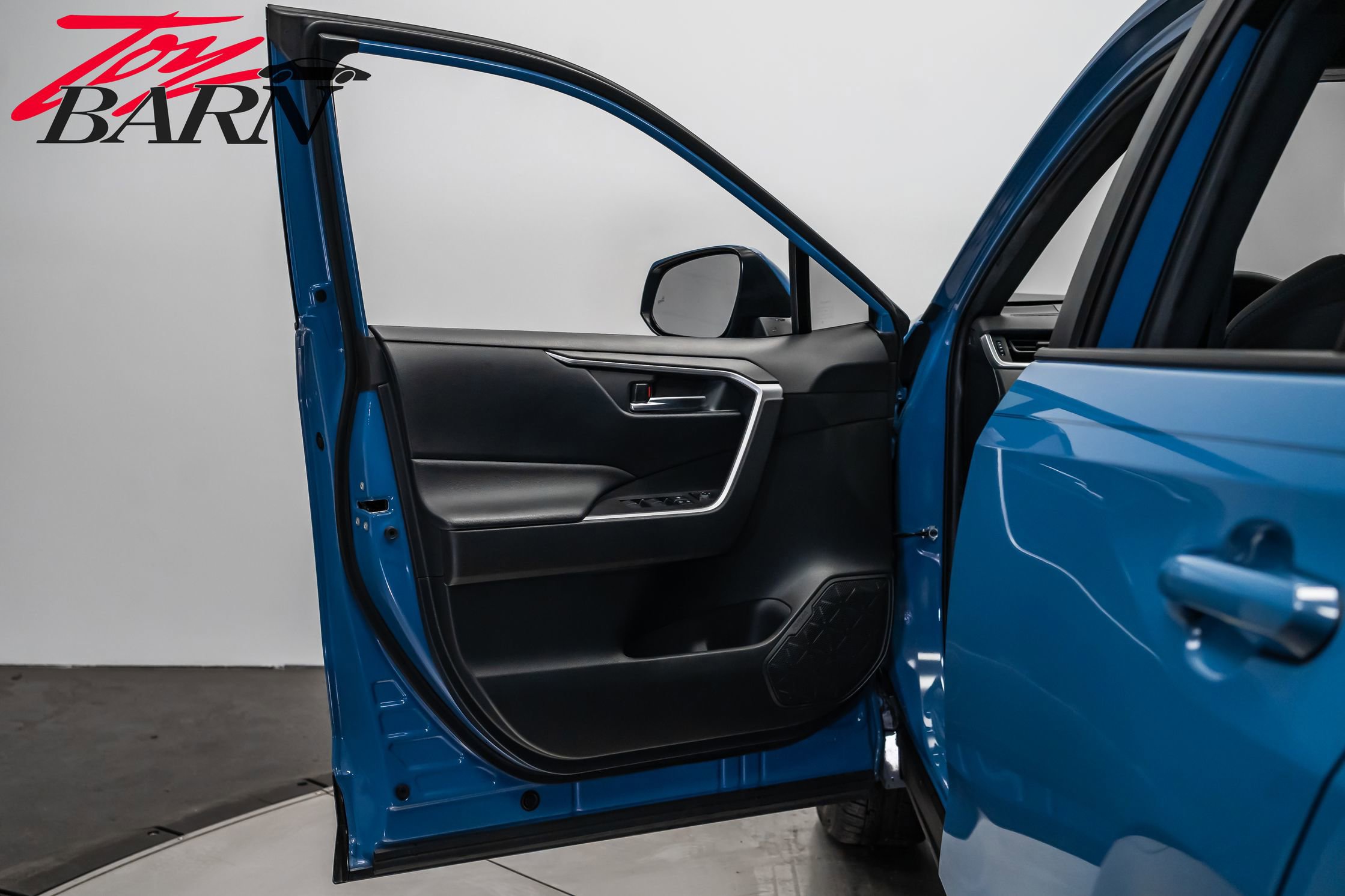 Used 2023 Toyota RAV4 SE w/ Convenience Package image 19