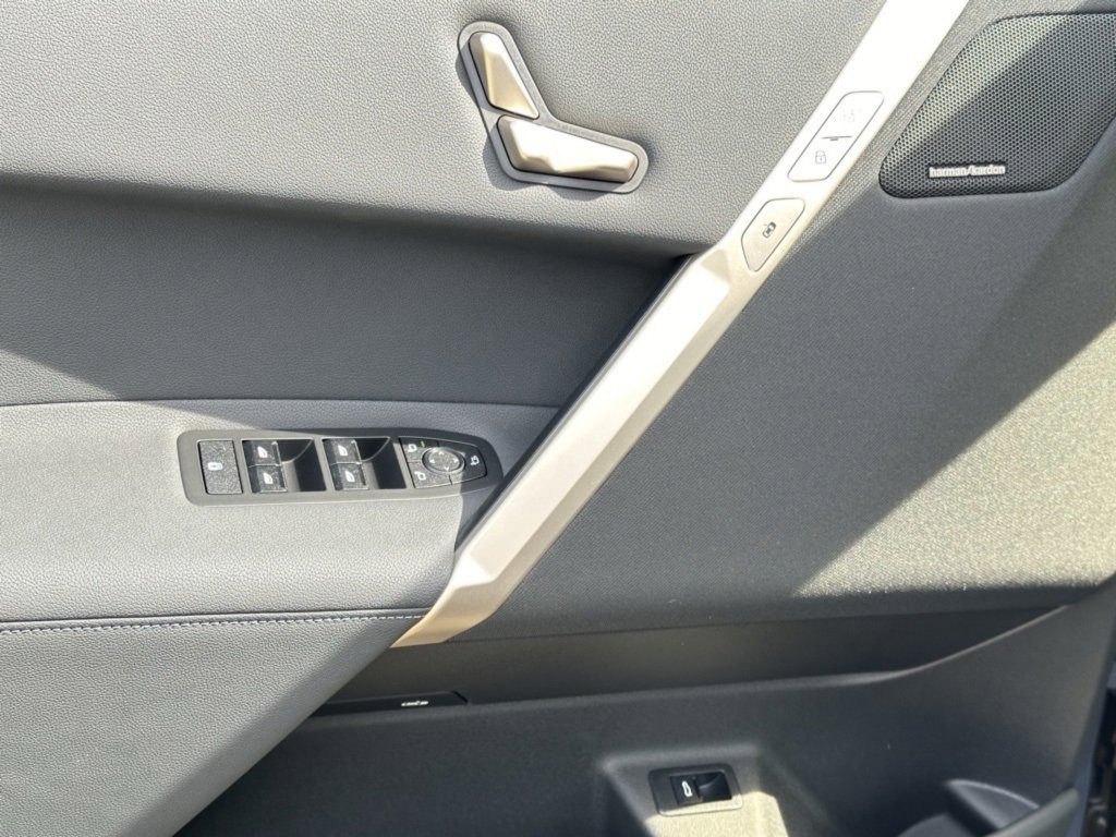 Used 2025 BMW iX xDrive50 w/ Sport Package image 15