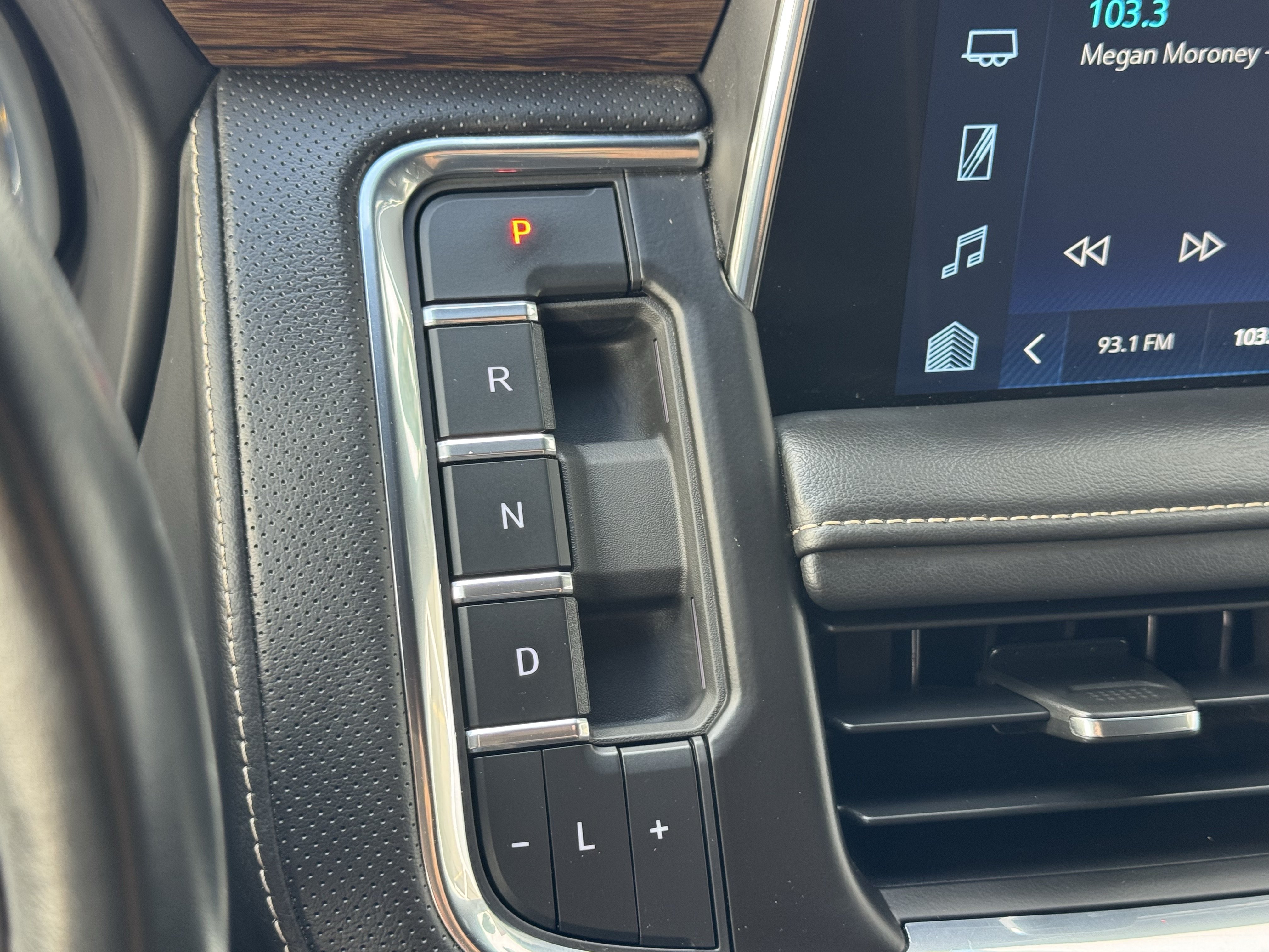 Certified 2023 Chevrolet Suburban Premier RWD image 30