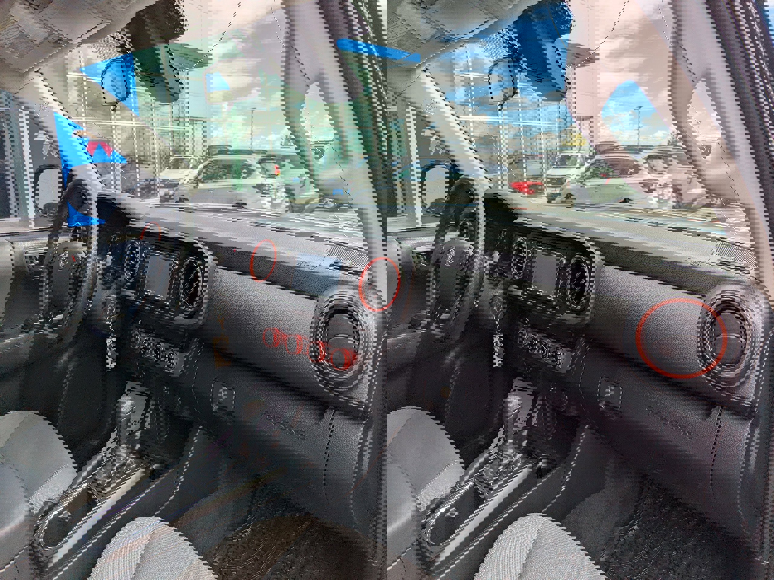 Used 2018 Toyota Tacoma SR image 38