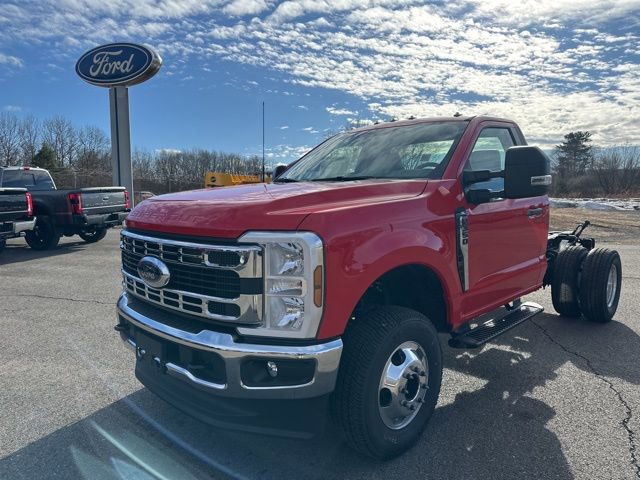 New 2026 Ford F350 XL w/ XL Chrome Package image 3