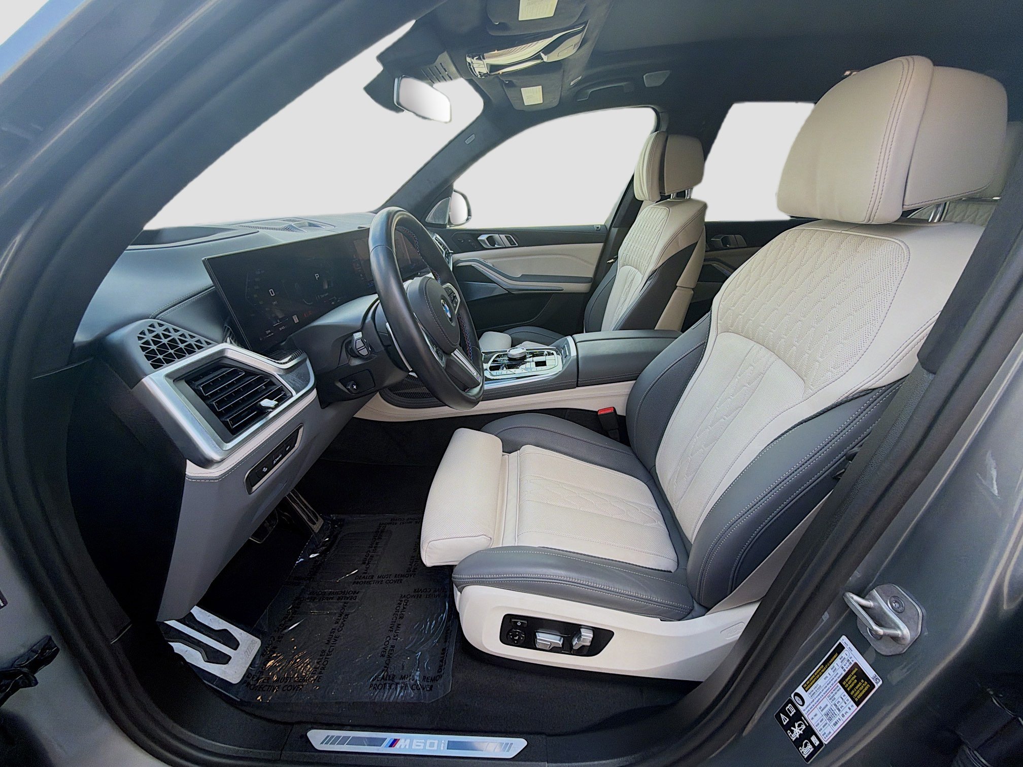 Used 2025 BMW X7 M60i AWD/4WD image 16