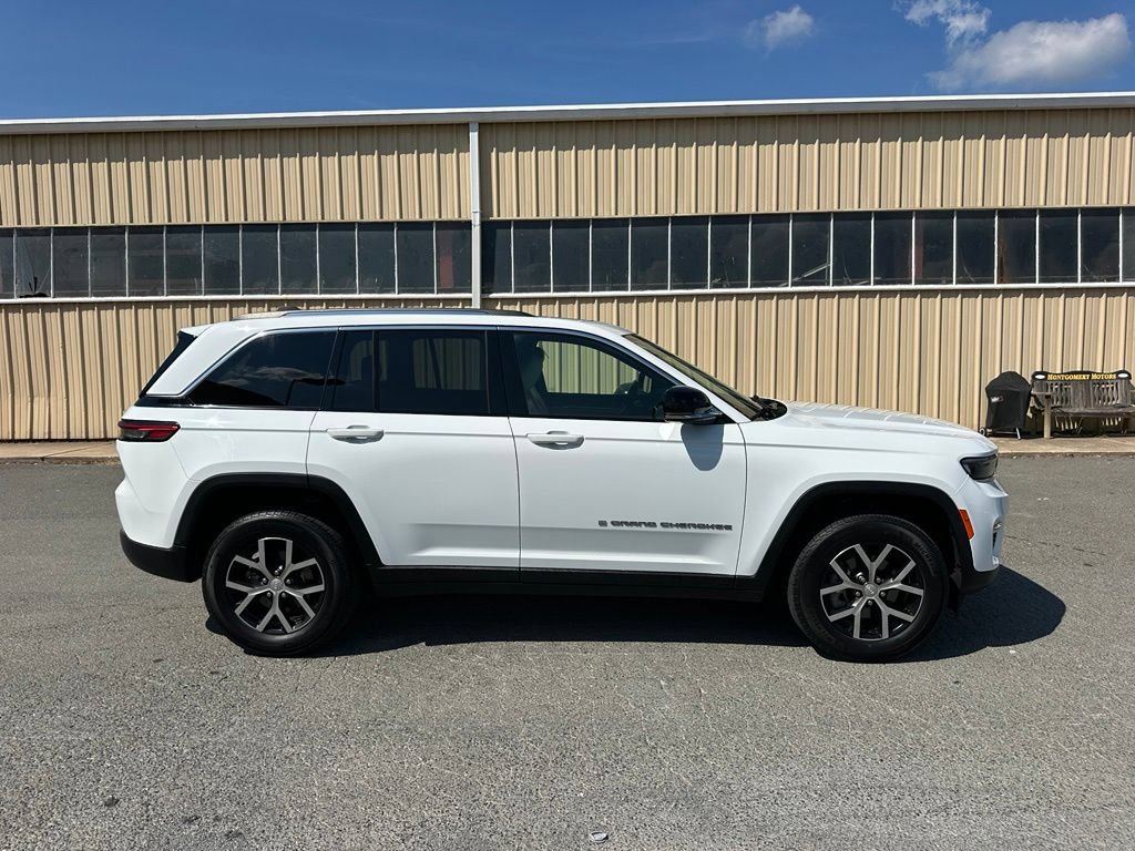 Used 2023 Jeep Grand Cherokee Limited AWD/4WD image 11