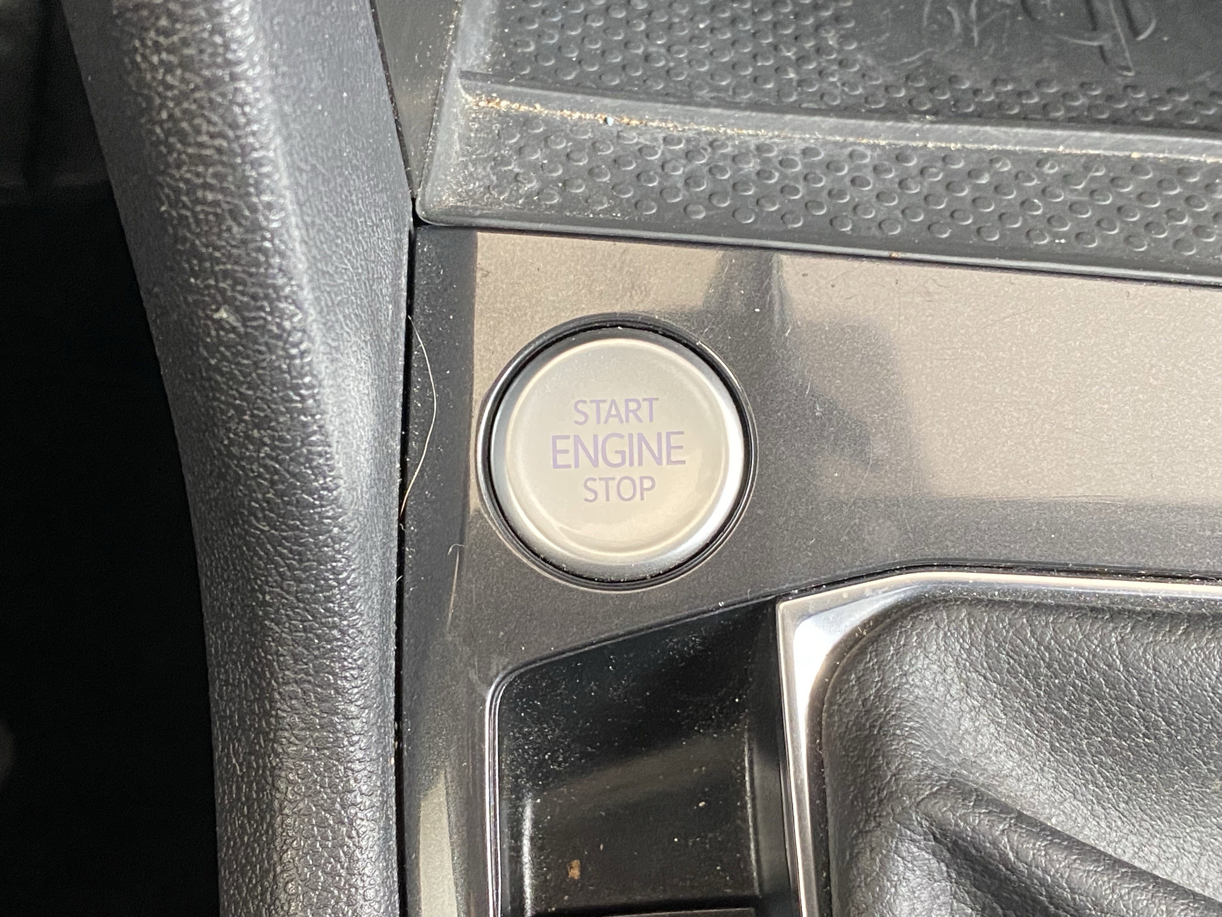 Used 2022 Volkswagen Tiguan SE w/ Panoramic Sunroof Package image 15