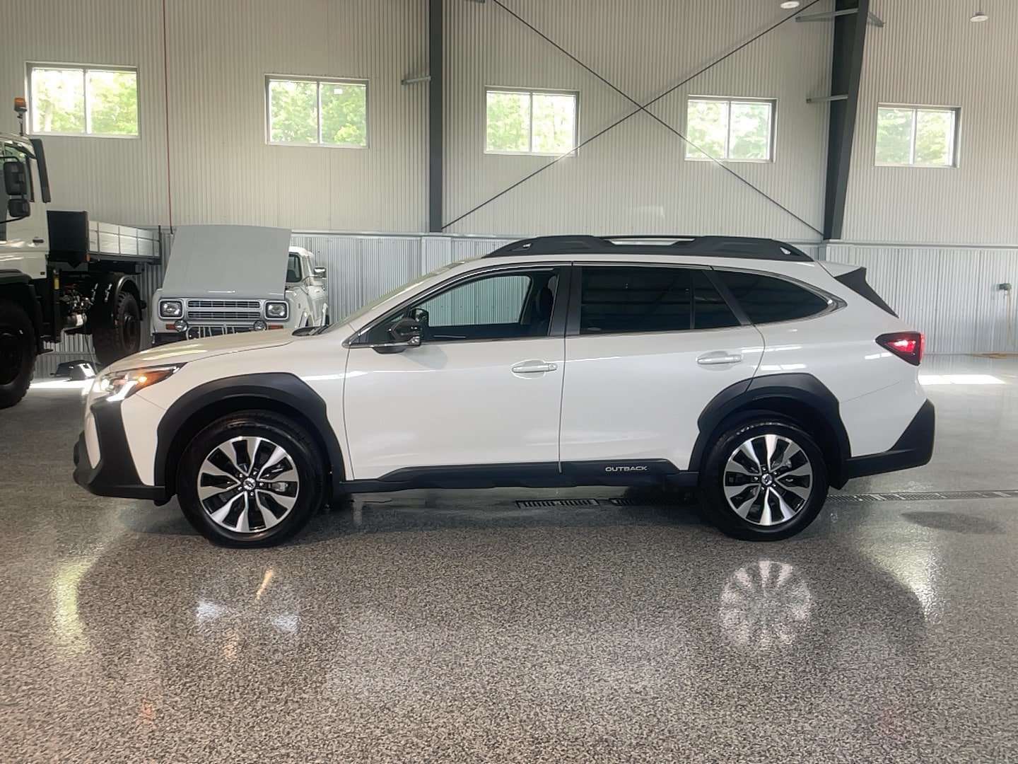 Used 2025 Subaru Outback Limited XT w/ Popular Package #2 AWD/4WD image 4