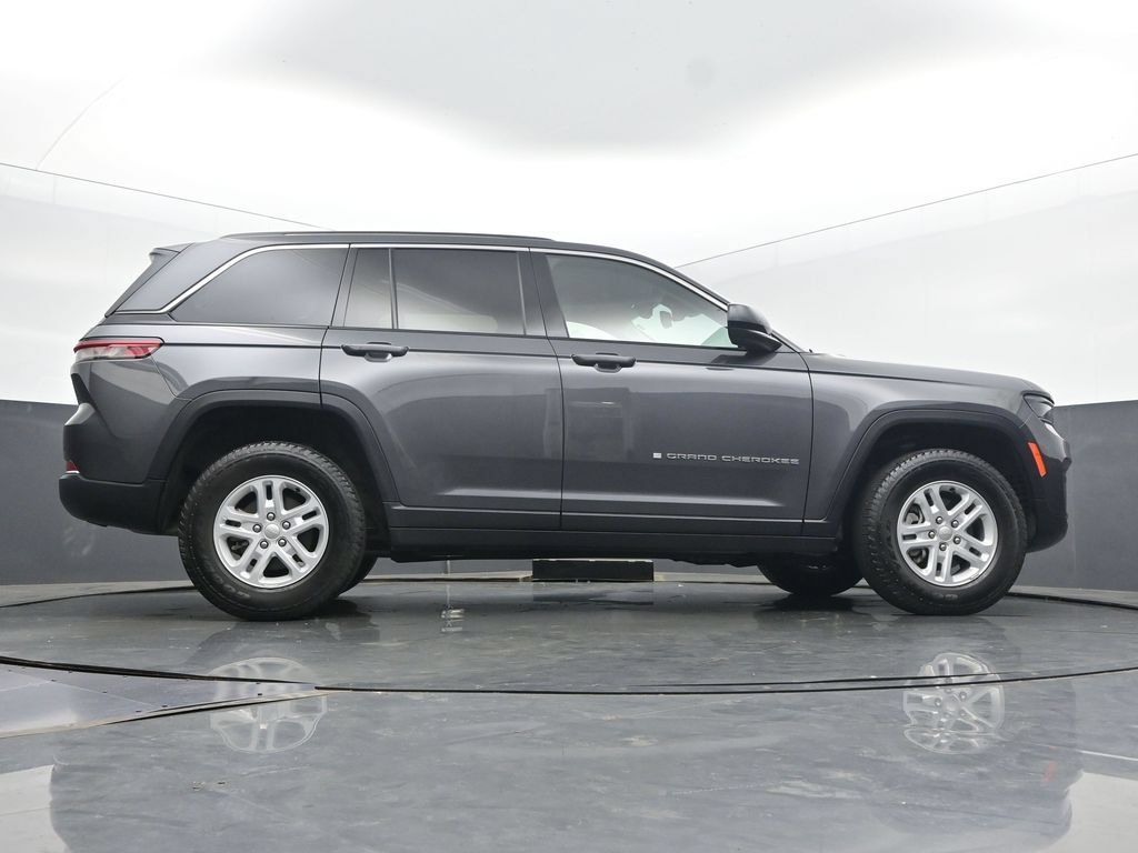 Used 2022 Jeep Grand Cherokee Laredo w/ Luxury Tech Group I AWD/4WD image 49