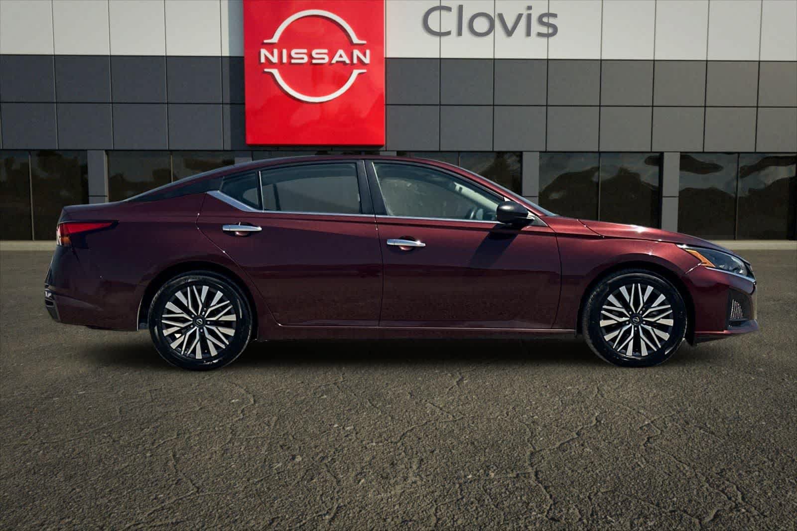 Used 2025 Nissan Altima 2.5 SV FWD image 8