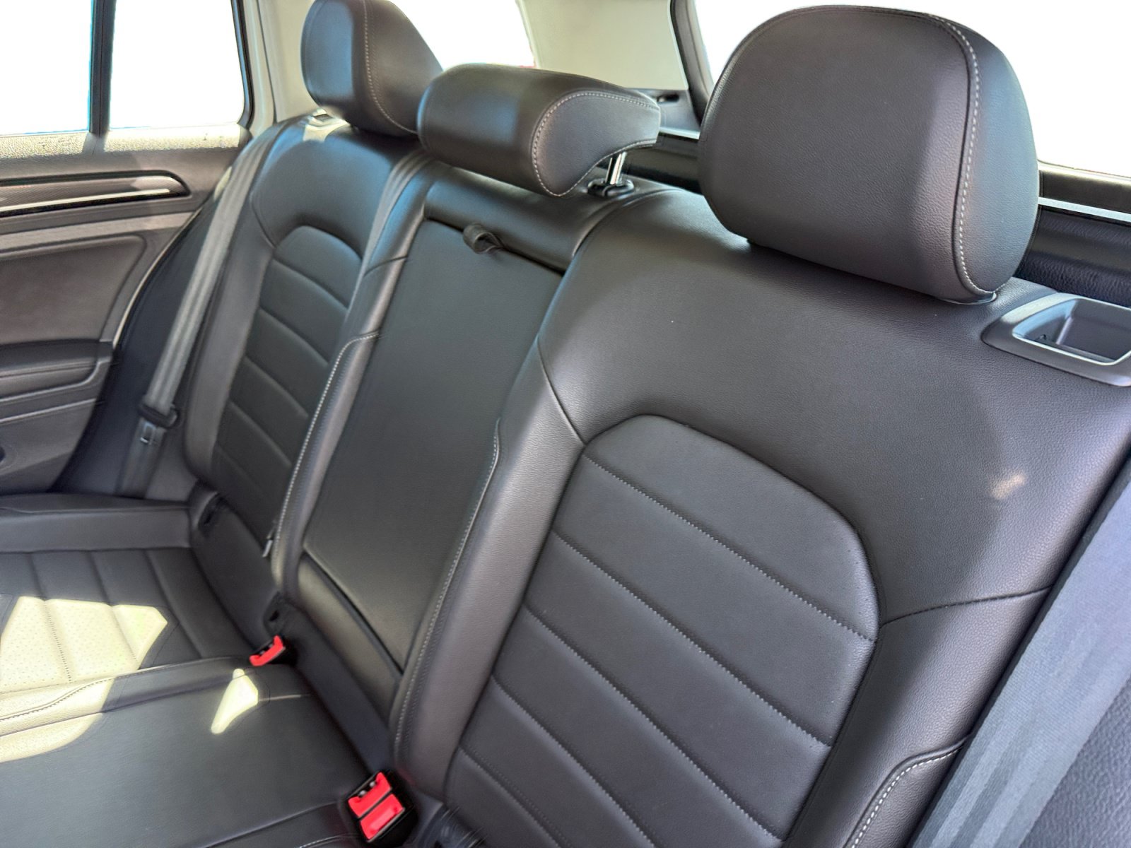 Used 2015 Volkswagen Golf TDI SEL w/ Lighting Package (SEL) FWD image 16