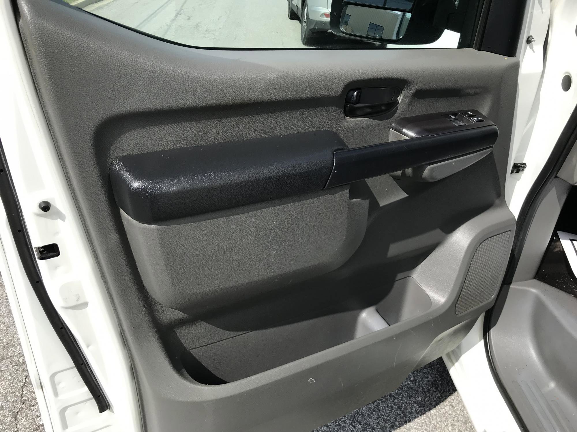 Used 2016 Nissan NV 2500 SV image 9