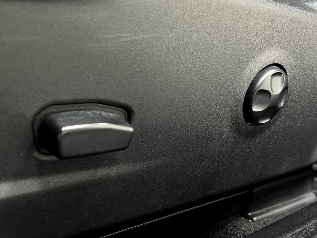 Used 2016 Dodge Challenger SRT Hellcat image 17