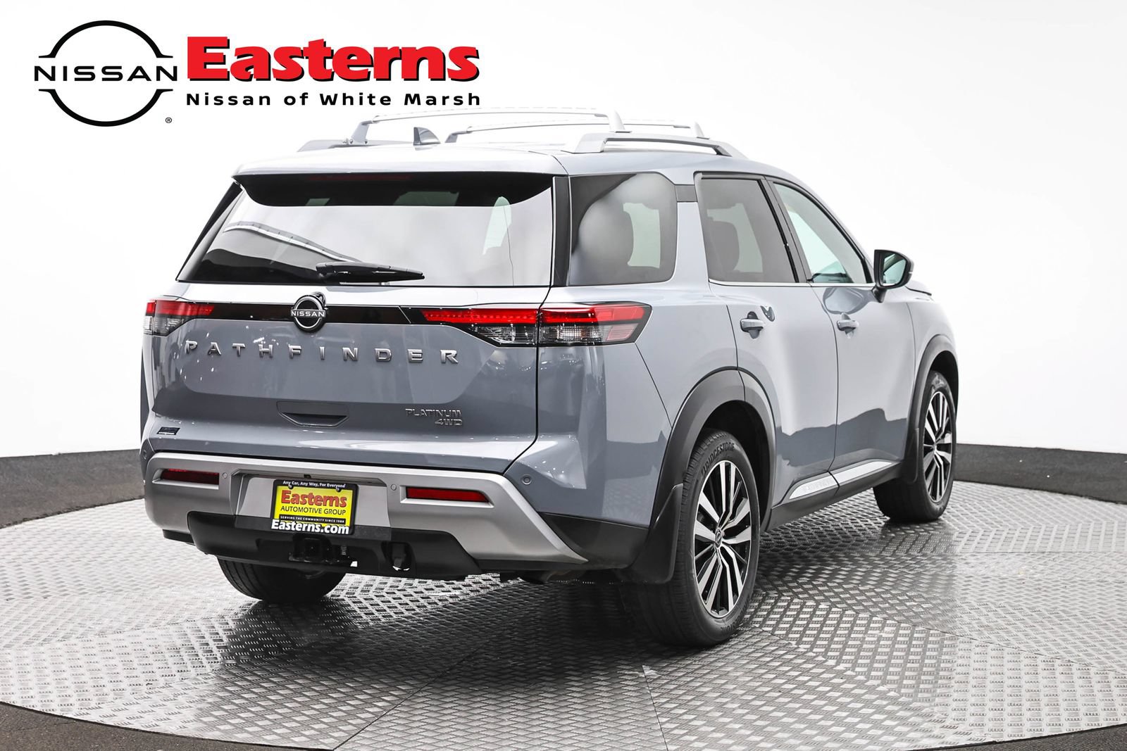 Used 2023 Nissan Pathfinder Platinum w/ Cargo Package AWD/4WD image 5
