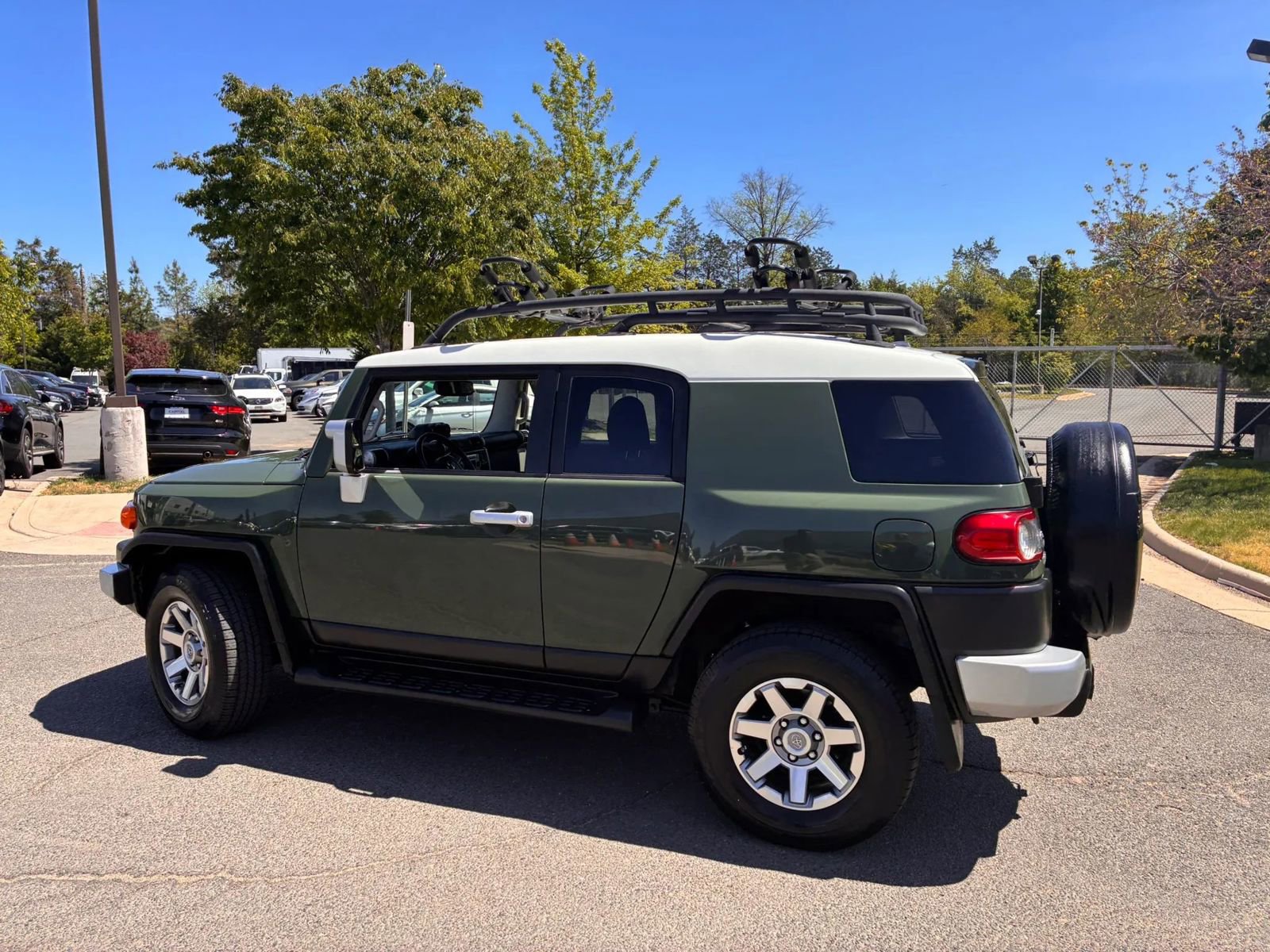 Used 2014 Toyota FJ Cruiser 4WD w/ Upgrade Package image 9