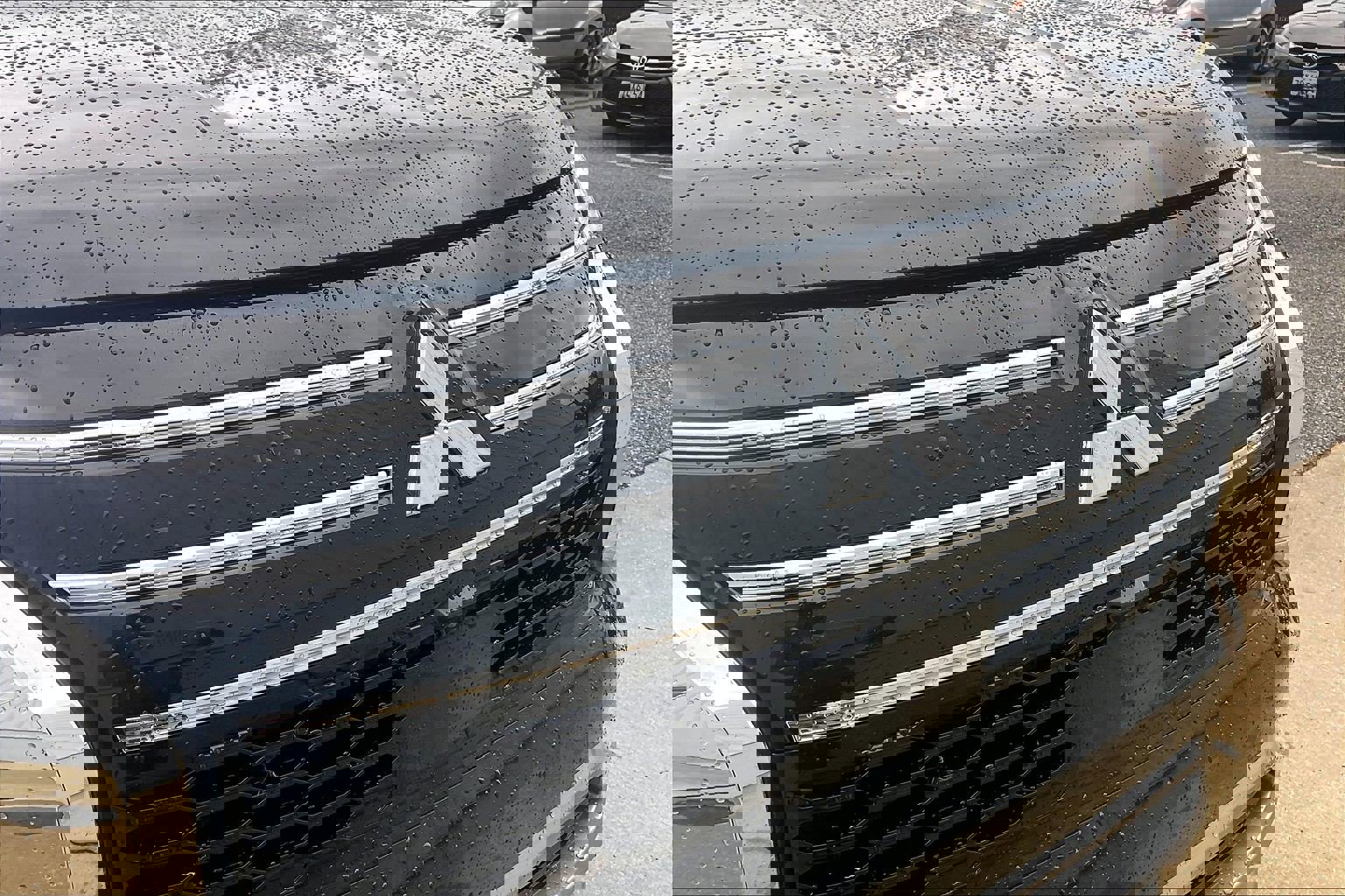 Used 2025 Mitsubishi Outlander SE image 35