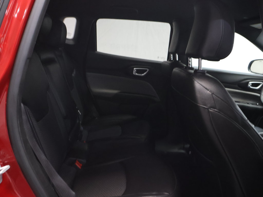 Used 2025 Jeep Compass Latitude AWD/4WD image 12