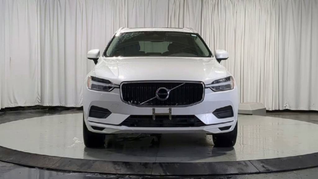 Used 2020 Volvo XC60 T6 Momentum image 3