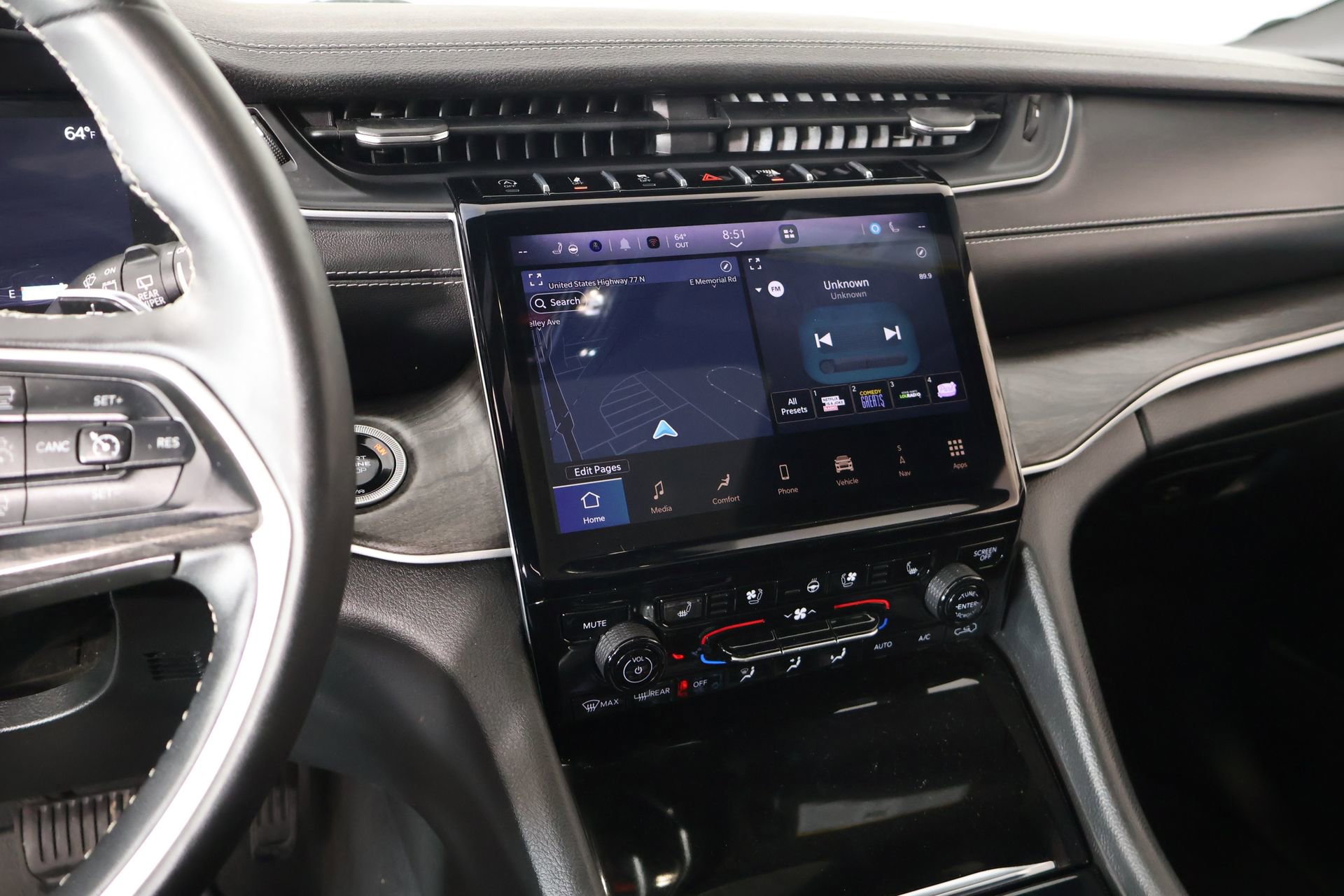 Used 2024 Jeep Grand Cherokee L Limited w/ Luxury Tech Group II AWD/4WD image 5