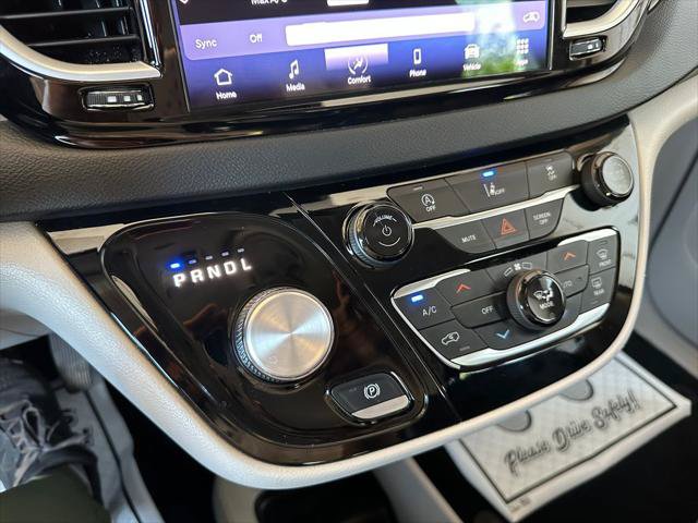 Certified 2022 Chrysler Pacifica Touring-L FWD image 8