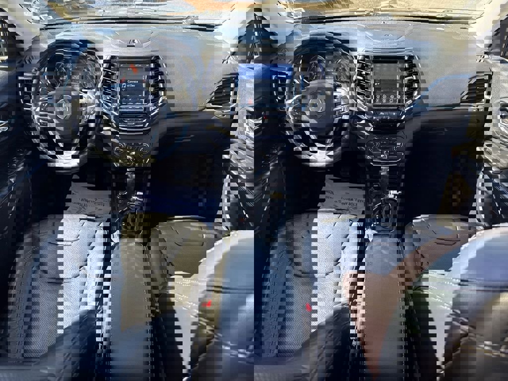 Used 2019 Jeep Cherokee Limited w/ Luxury Group image 25