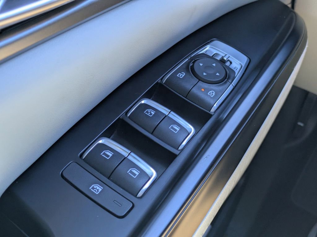 Used 2024 Kia Carnival LX FWD image 28