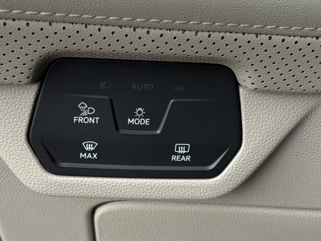 Used 2024 Volkswagen Atlas SE AWD/4WD image 25