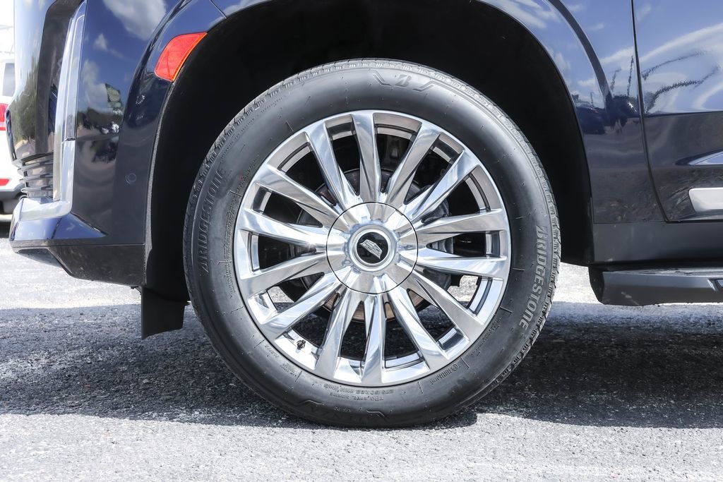 Used 2023 Cadillac Escalade Premium Luxury AWD/4WD image 19