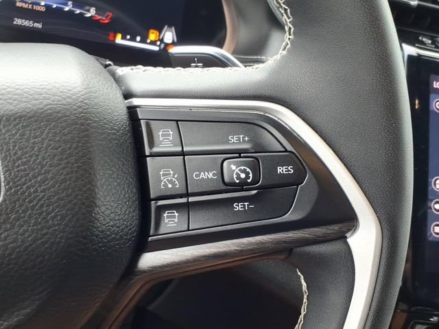 Used 2023 Jeep Grand Cherokee Limited AWD/4WD image 23