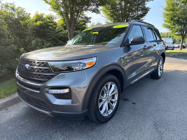 Used 2024 Ford Explorer XLT w/ Equipment Group 202A AWD/4WD image 4