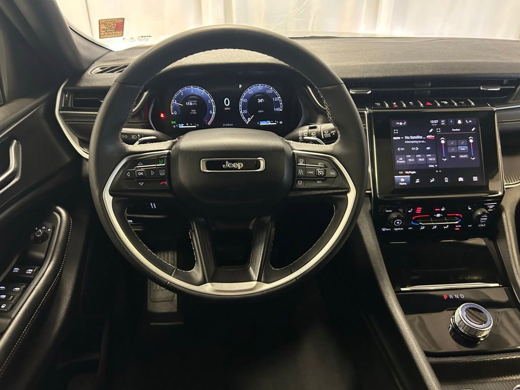 Used 2024 Jeep Grand Cherokee Altitude image 3