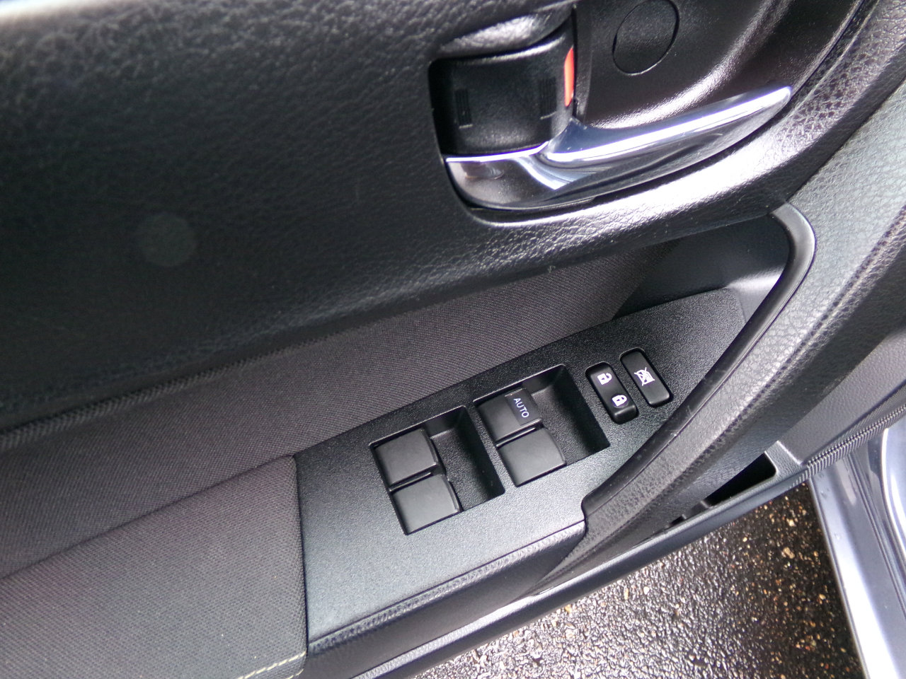 Used 2018 Toyota Corolla LE image 10