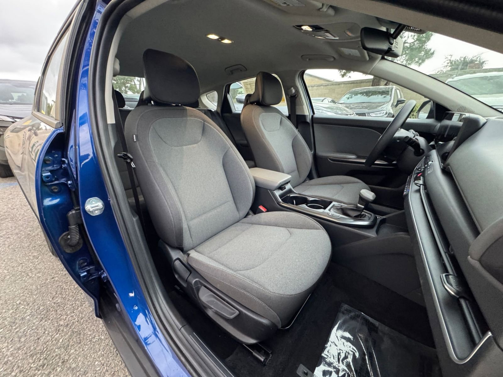 Used 2025 Kia K4 FWD image 33